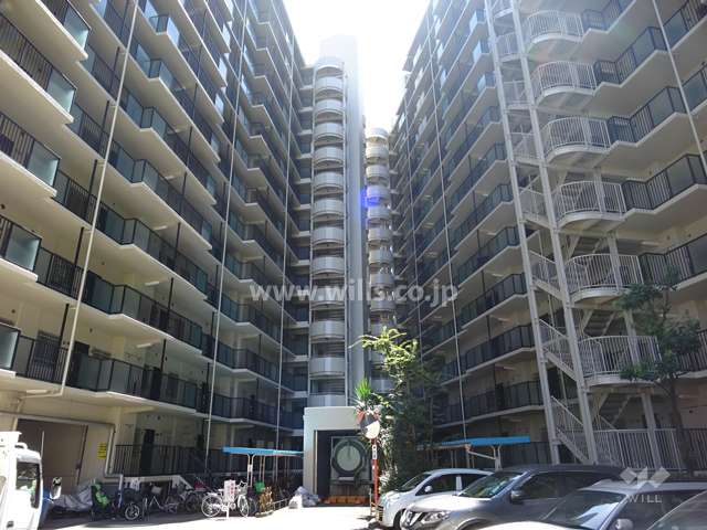 コスモシティ森林公園弐番館・参番館の中庭※ゴミドラムがあり24時間ゴミ出しが可能です。