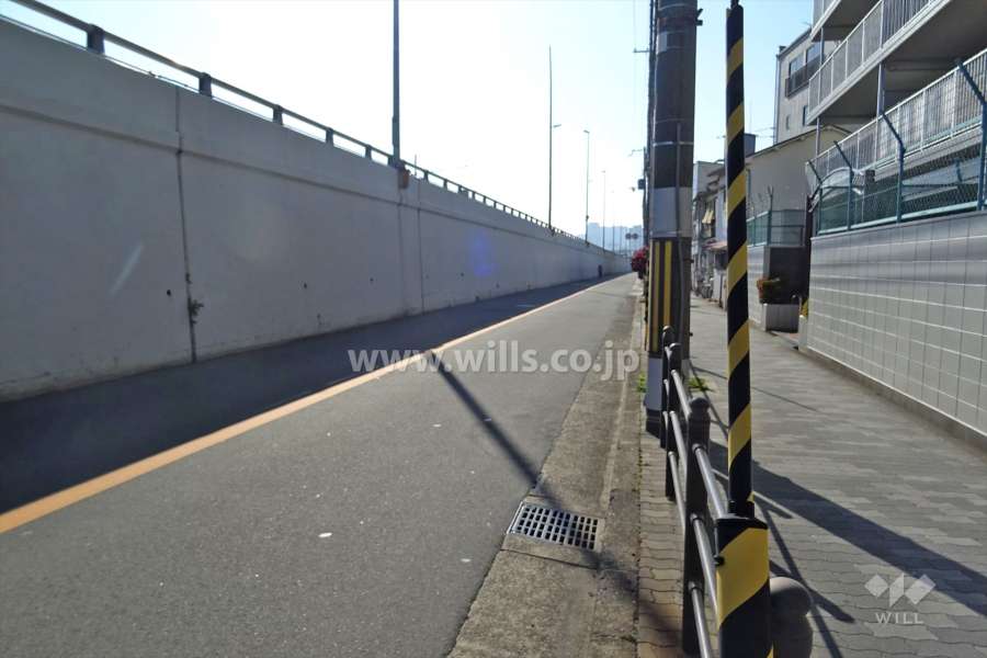 南東側前面道路（北東側から）