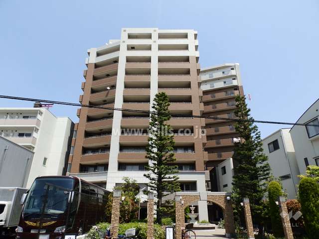 アウレリア上新庄ペアパークスの外観（南西側から）