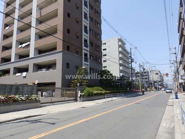 物件の北西側前面道路