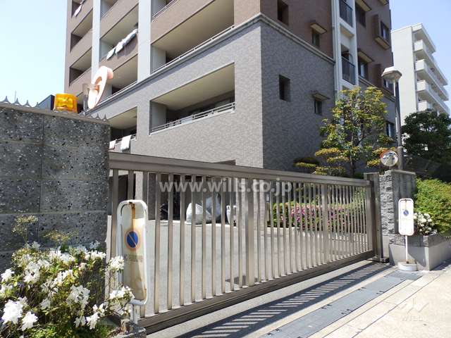 敷地内駐車場入口