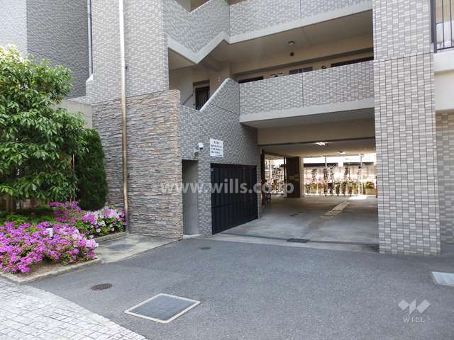 敷地内駐車場入口