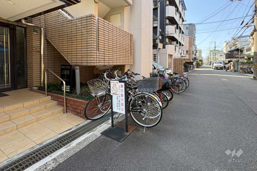 エントランス前