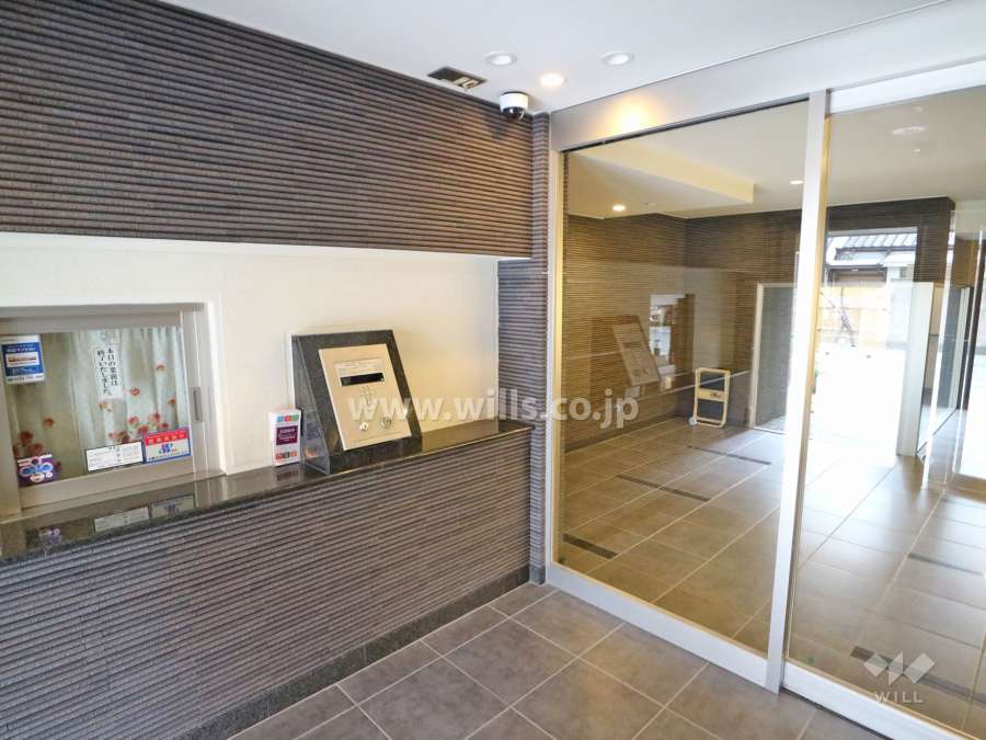 エントランスはオートロック付きです。