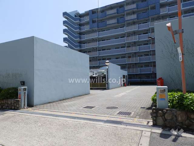 敷地内駐車場入口