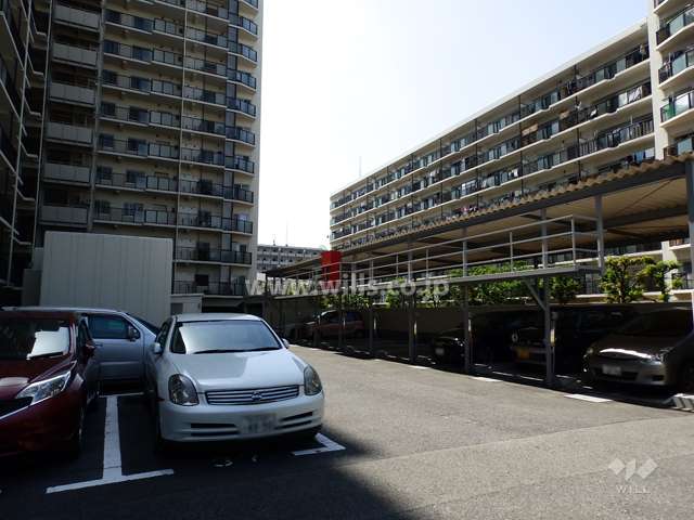 駐車場（別角度から）
