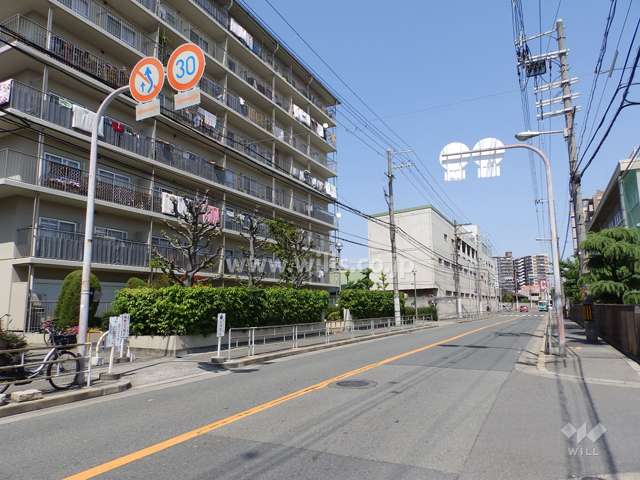 敷地の南側前面道路