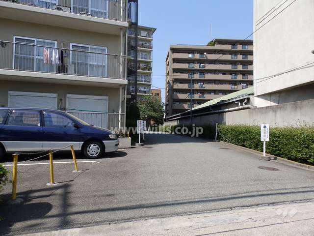 敷地内駐車場入口