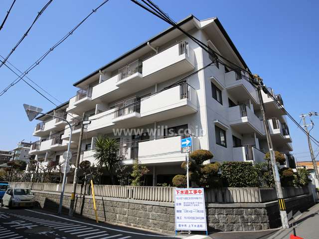 サンロイヤル中桜塚の外観（南東側から）