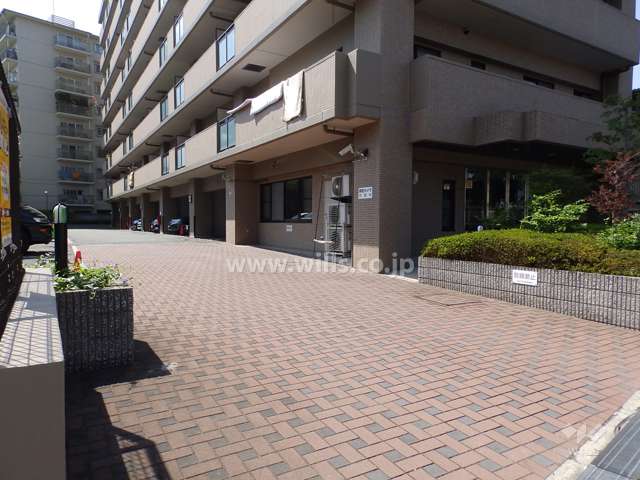 敷地内駐車場入口