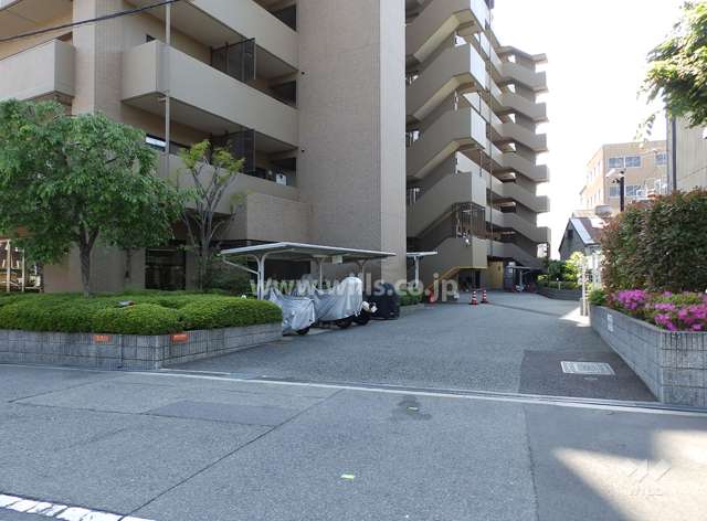 バイク置場入口