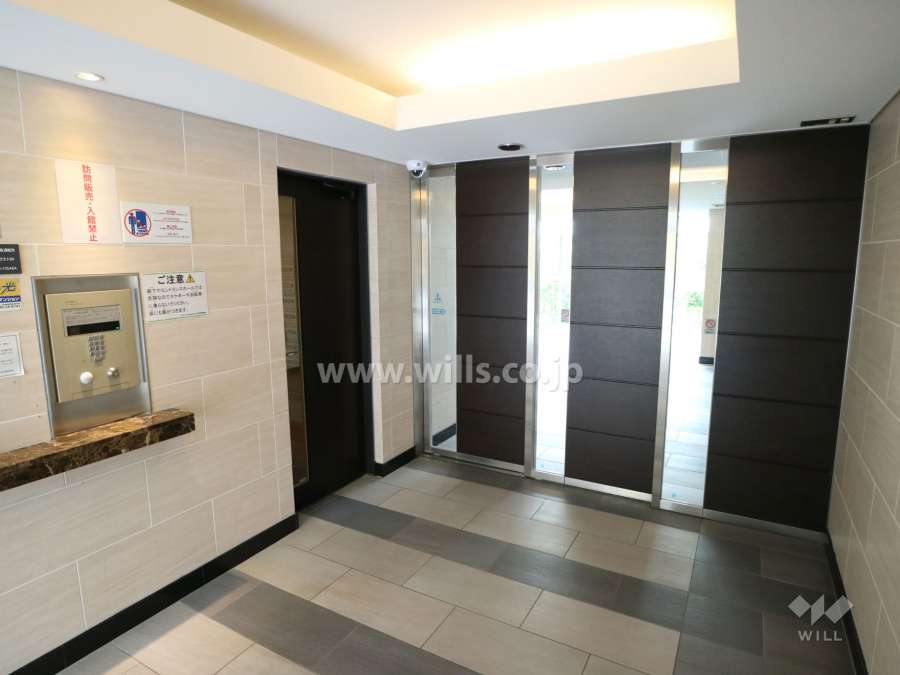 エントランスはオートロック付きです。