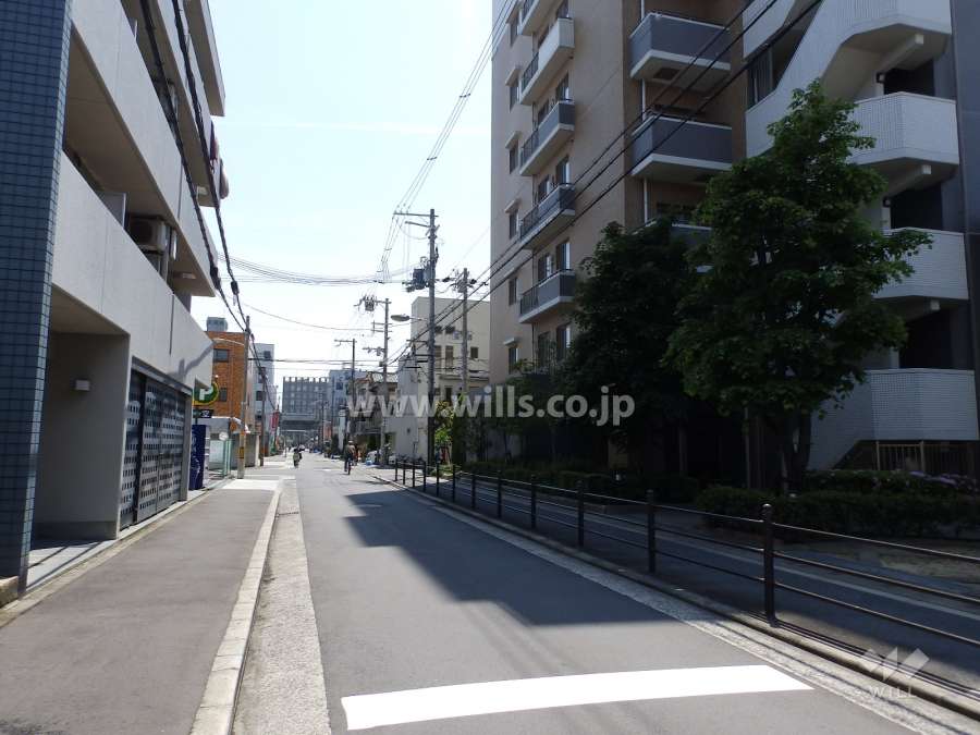 敷地東側の前面道路