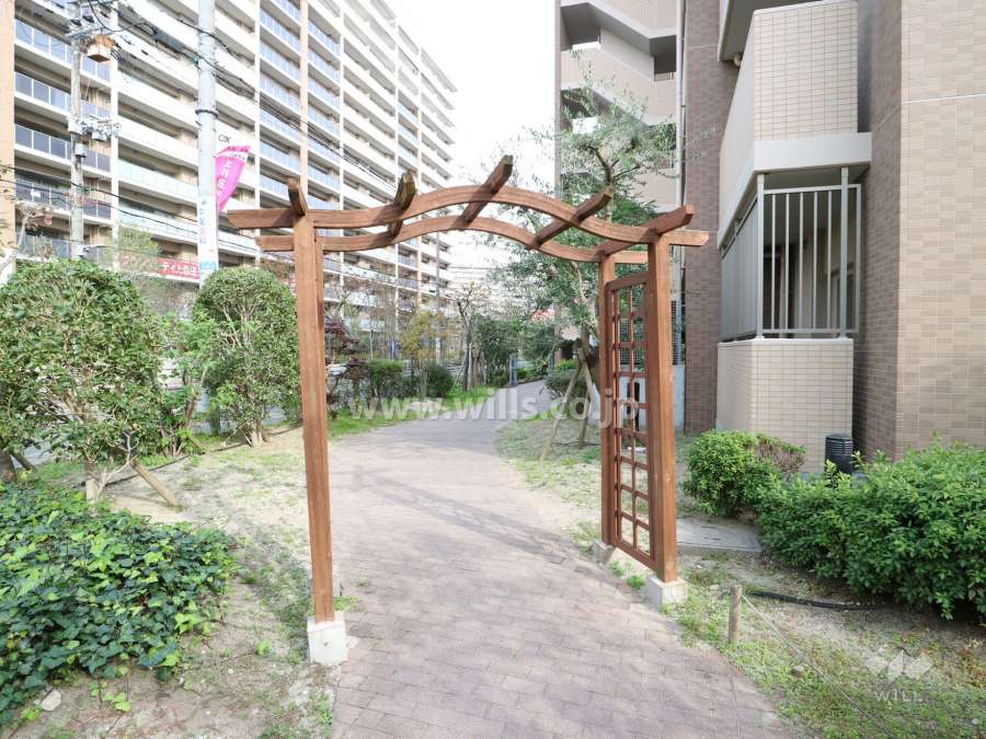 敷地内の各所に植栽スペースが設けられています。