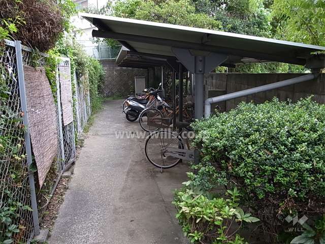 敷地西側にある駐輪場