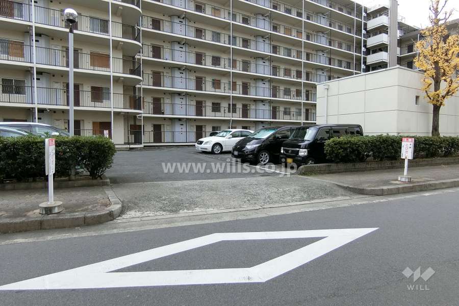 駐車場出入り口