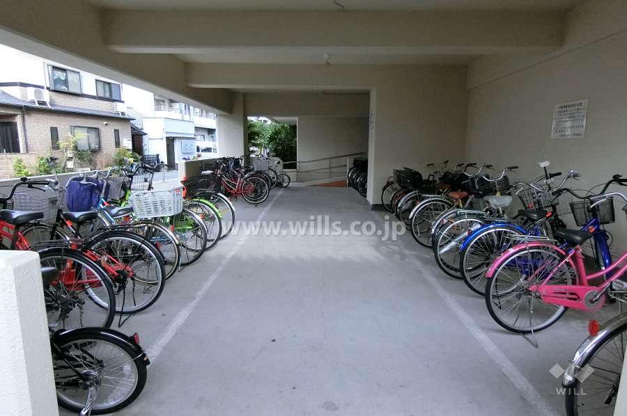 屋内に設けられた駐輪場