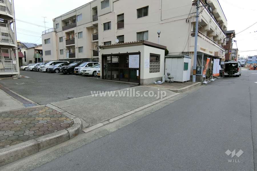 駐車場出入り口（南側）