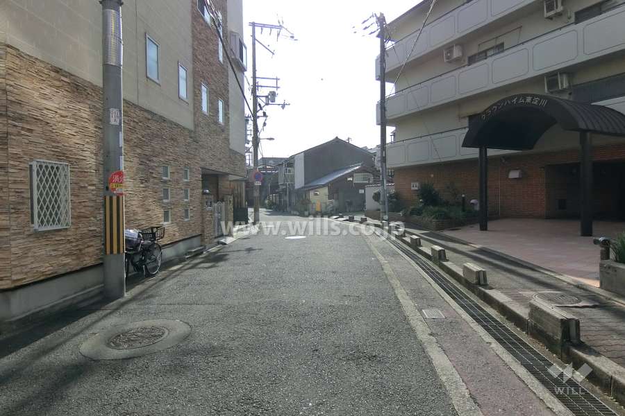 敷地東側の前面道路