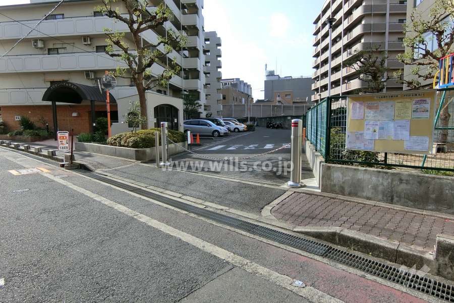 駐車場出入り口