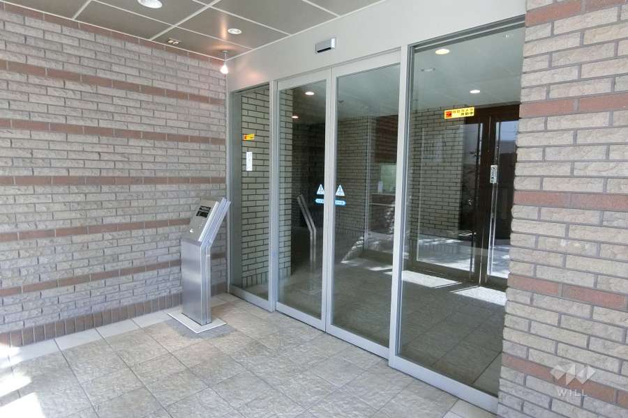 エントランスはオートロック付きです。