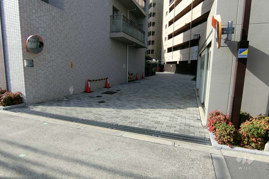 駐車場出入り口