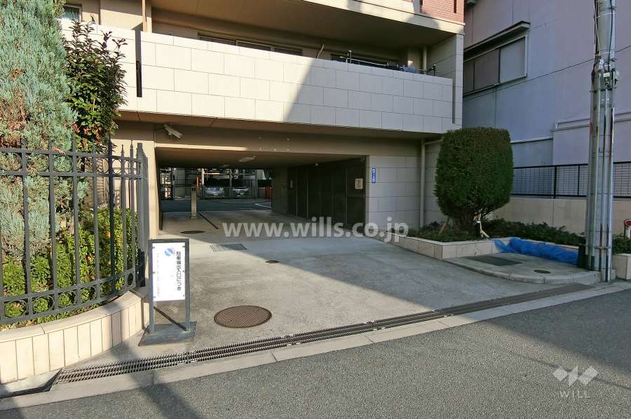 駐車場出入り口