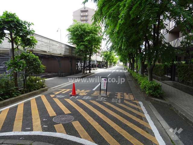 壱号棟と弐号棟の間にある車寄せスペース