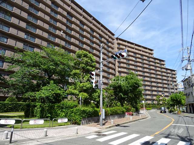 セントポリア北大阪ヴィゾン壱番館の外観（南西側から）