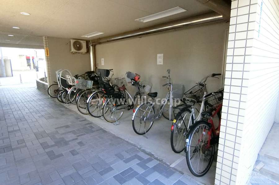 屋内に設けられた駐輪場
