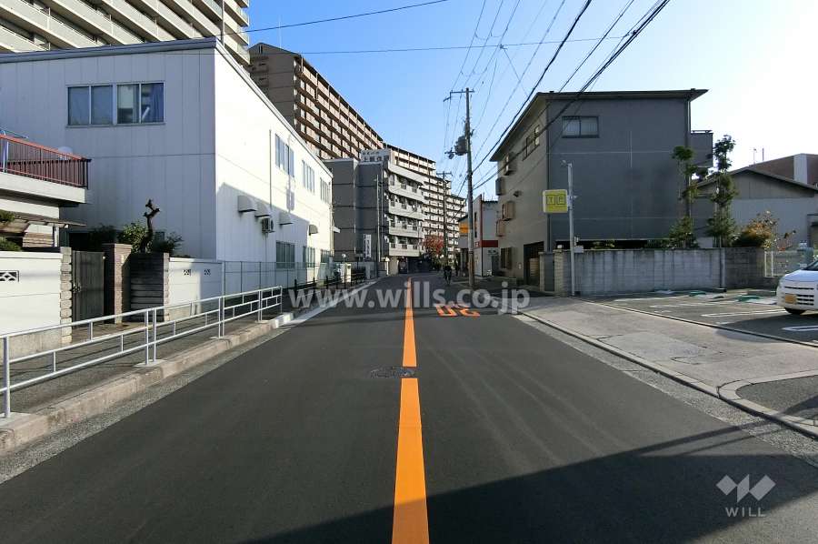 敷地北側の前面道路