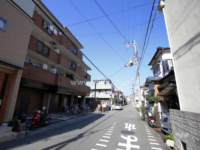 敷地東側の前面道路