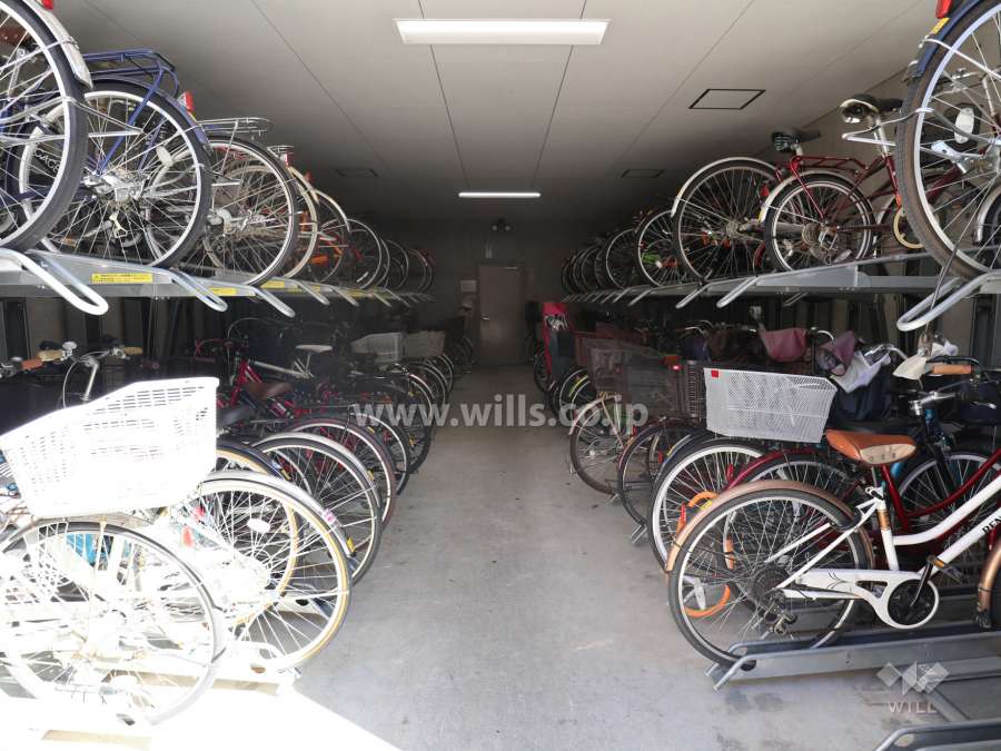 屋内に設けられた駐輪場