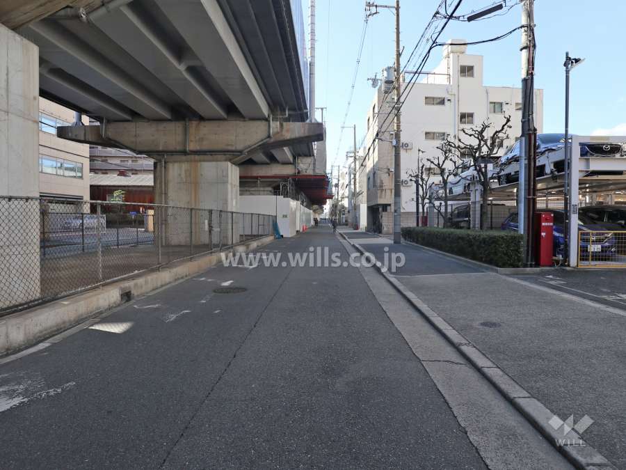 敷地南側の前面道路