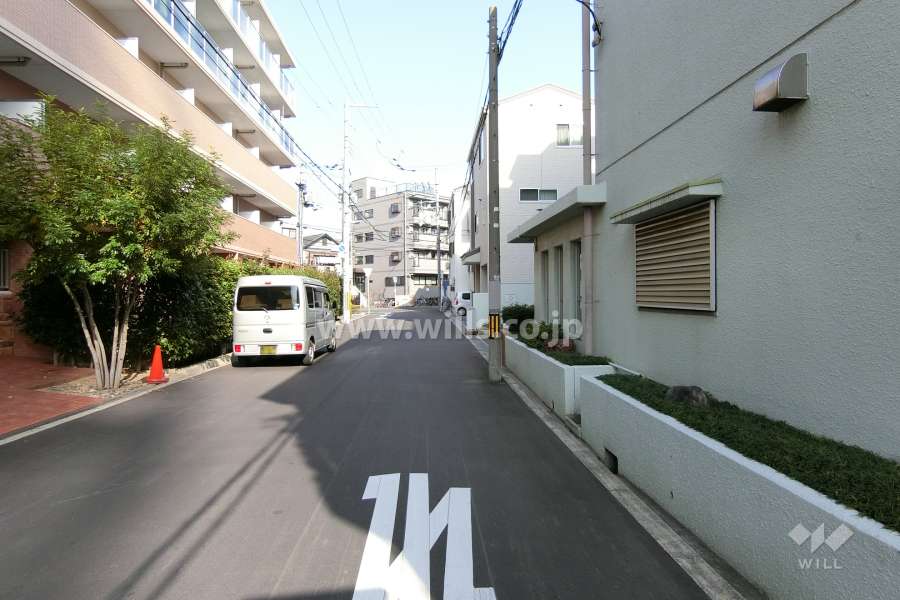 敷地北西側の前面道路