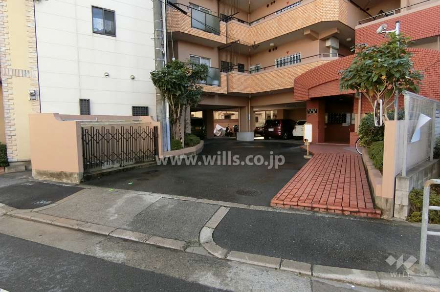 駐車場出入り口