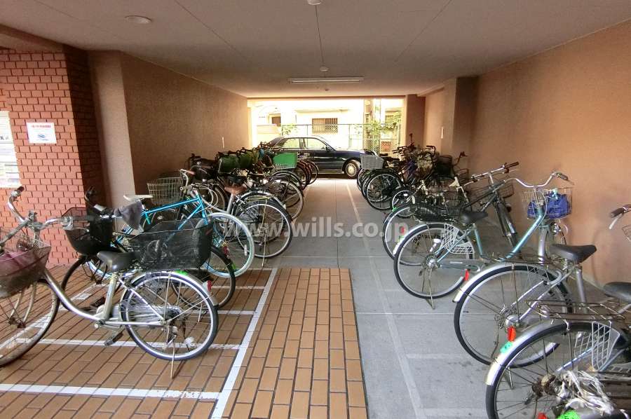 屋内に設けられた駐輪場