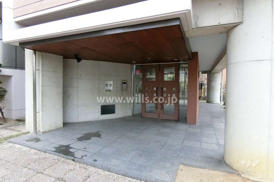 エントランスはオートロック付きです。