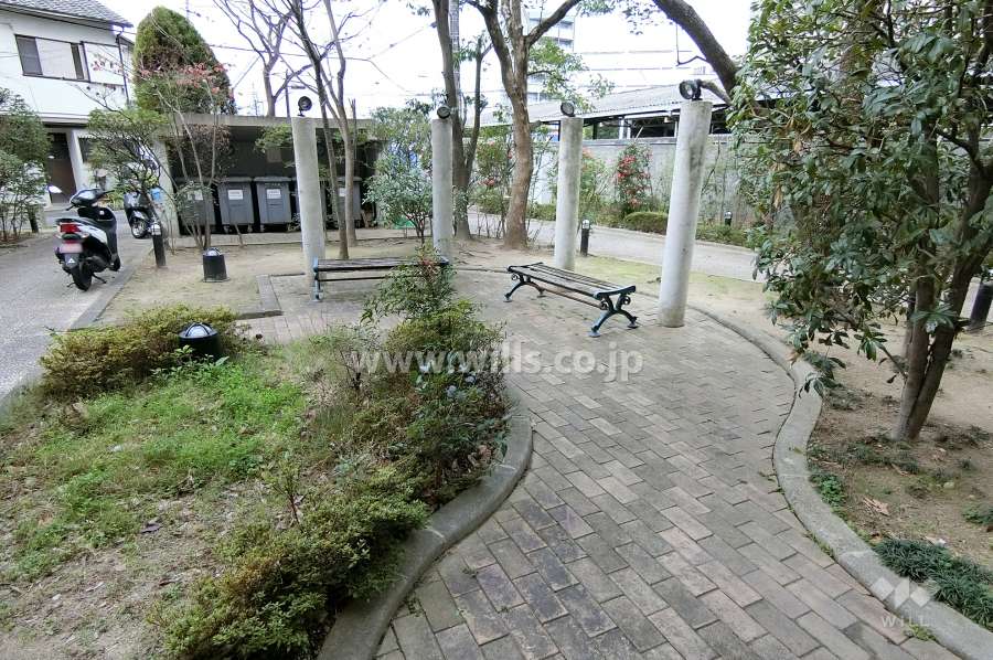 敷地内に設けられた談話スペース