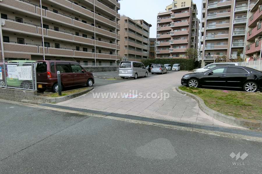 駐車場出入り口