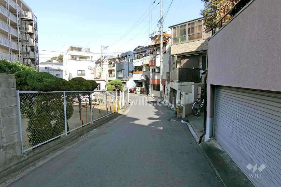 敷地東側の前面道路