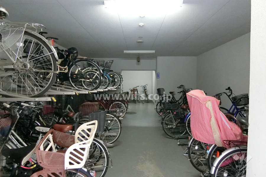 屋内に設けられた駐輪場