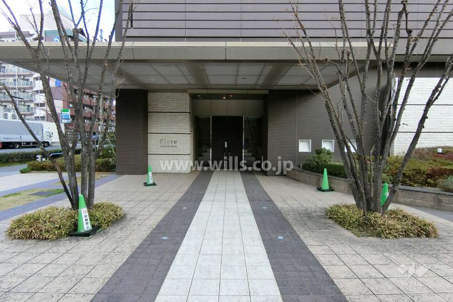 エントランス（正面から）