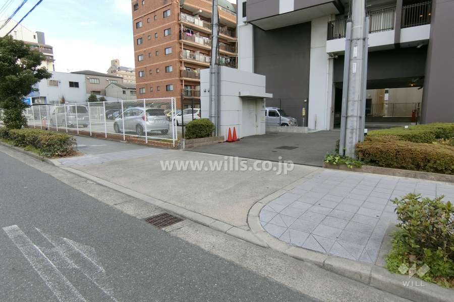 駐車場出入り口