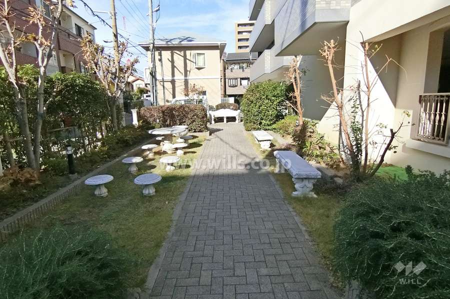 敷地内に設けられた広場