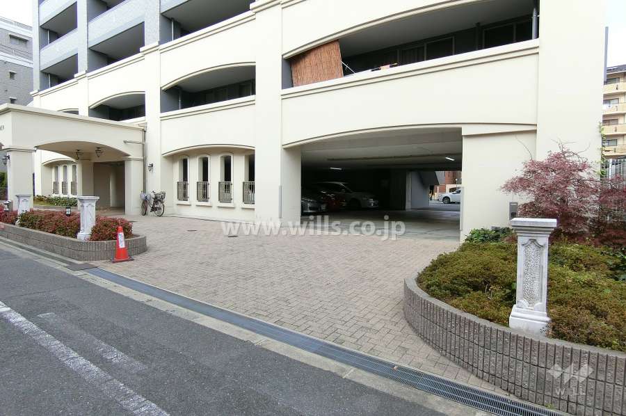 駐車場出入り口