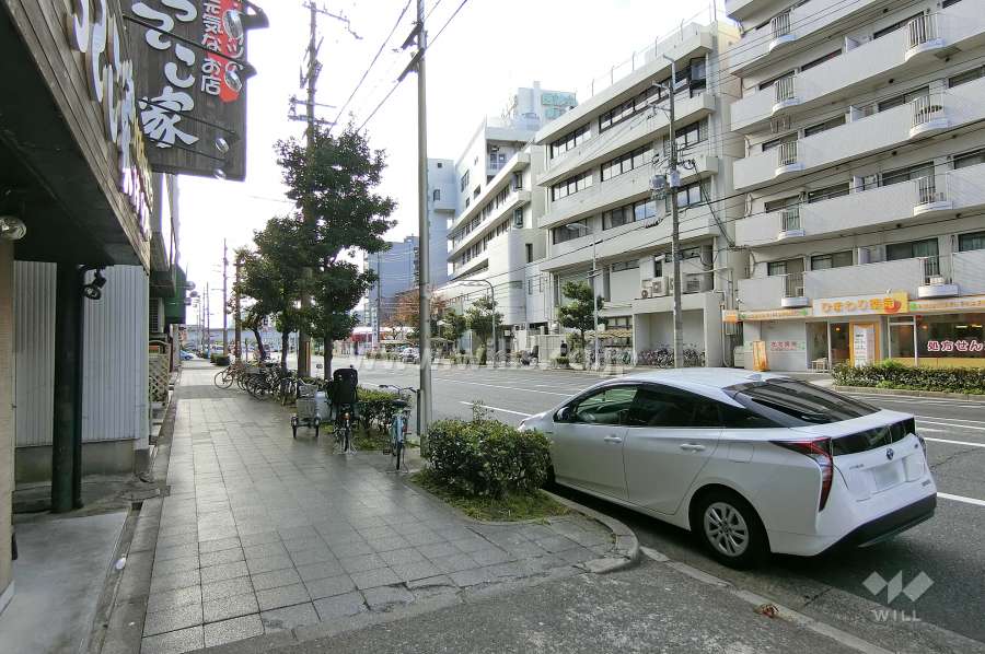 敷地東側の前面道路