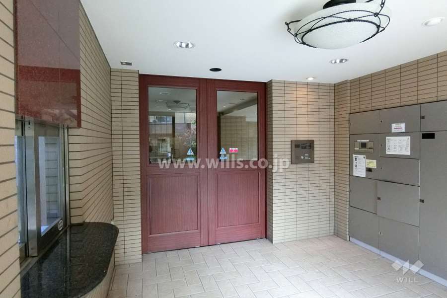 エントランスはオートロック付きです