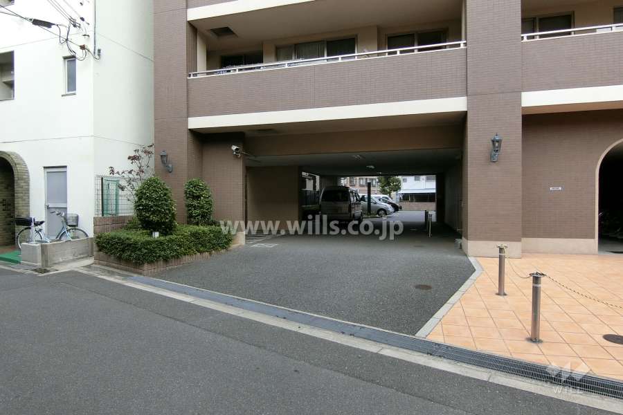 駐車場出入り口