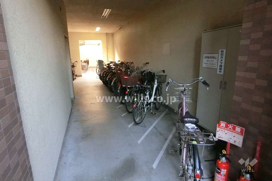 屋内に設けられた駐輪場